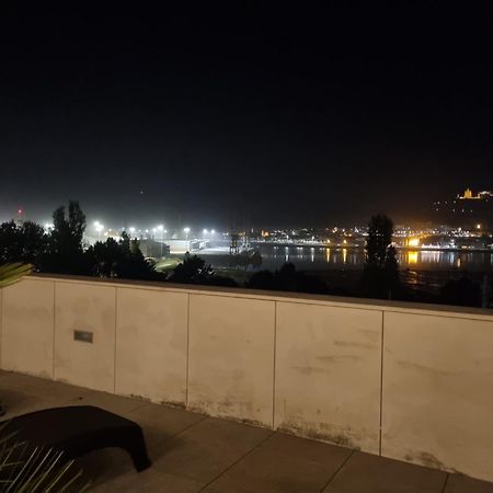 River Town View - Luxury Apartment With Jacuzzi On Terrace Виана-ду-Каштелу Экстерьер фото