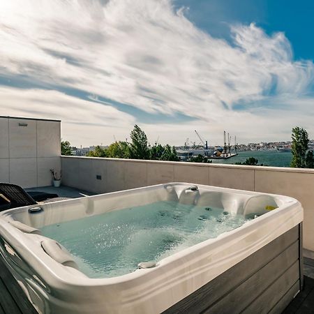 River Town View - Luxury Apartment With Jacuzzi On Terrace Виана-ду-Каштелу Экстерьер фото