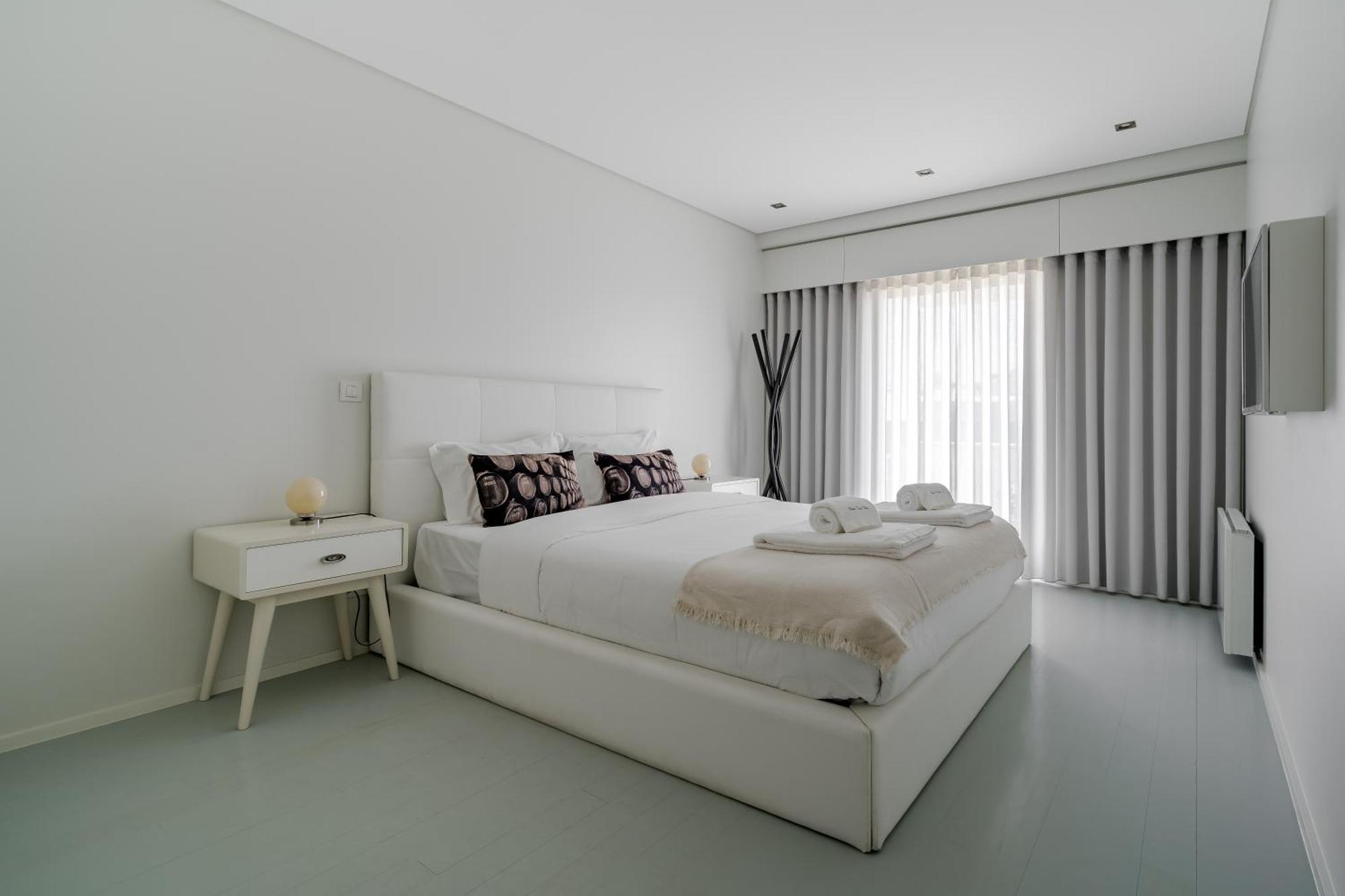 River Town View - Luxury Apartment With Jacuzzi On Terrace Виана-ду-Каштелу Экстерьер фото