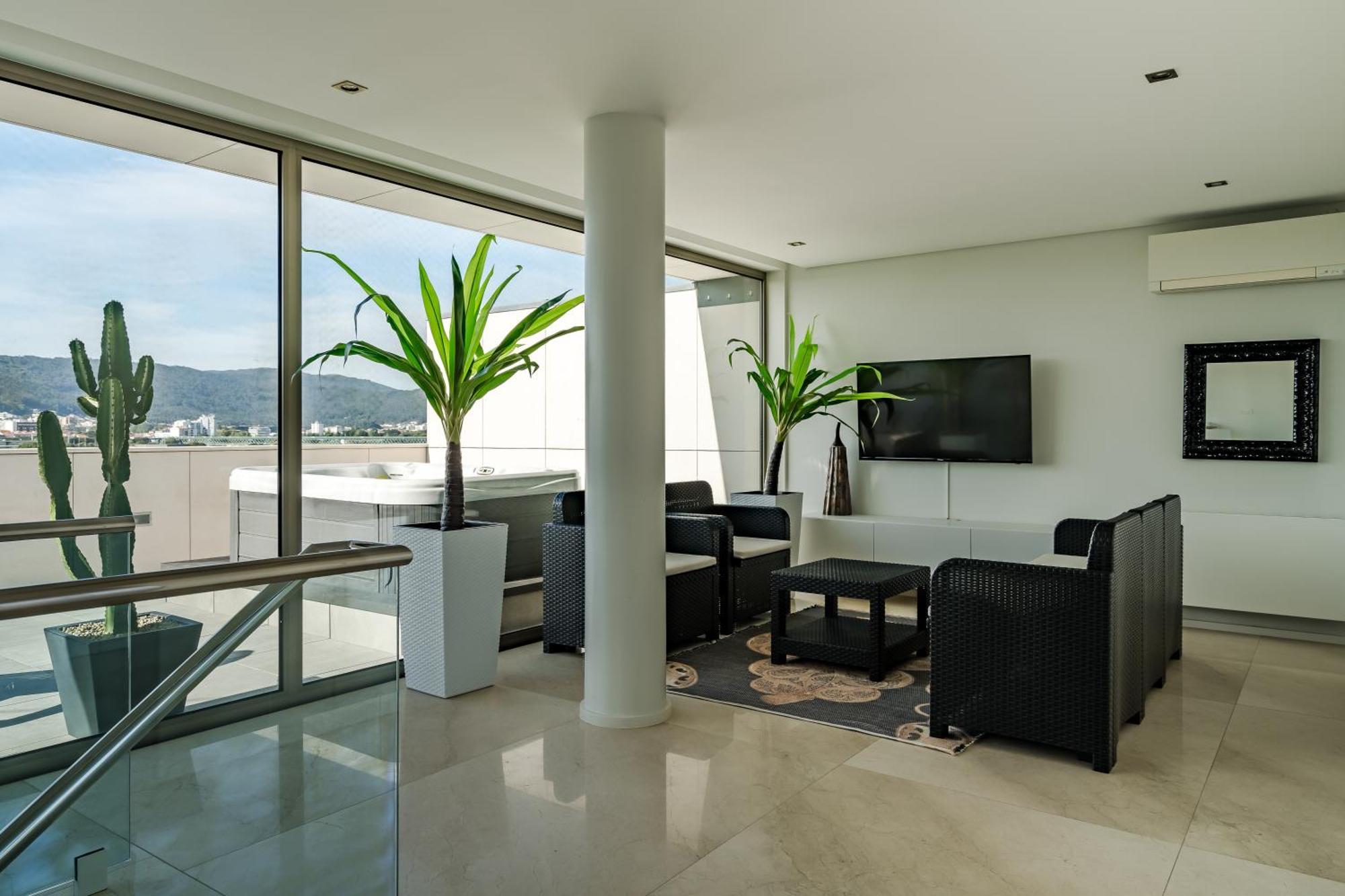 River Town View - Luxury Apartment With Jacuzzi On Terrace Виана-ду-Каштелу Экстерьер фото