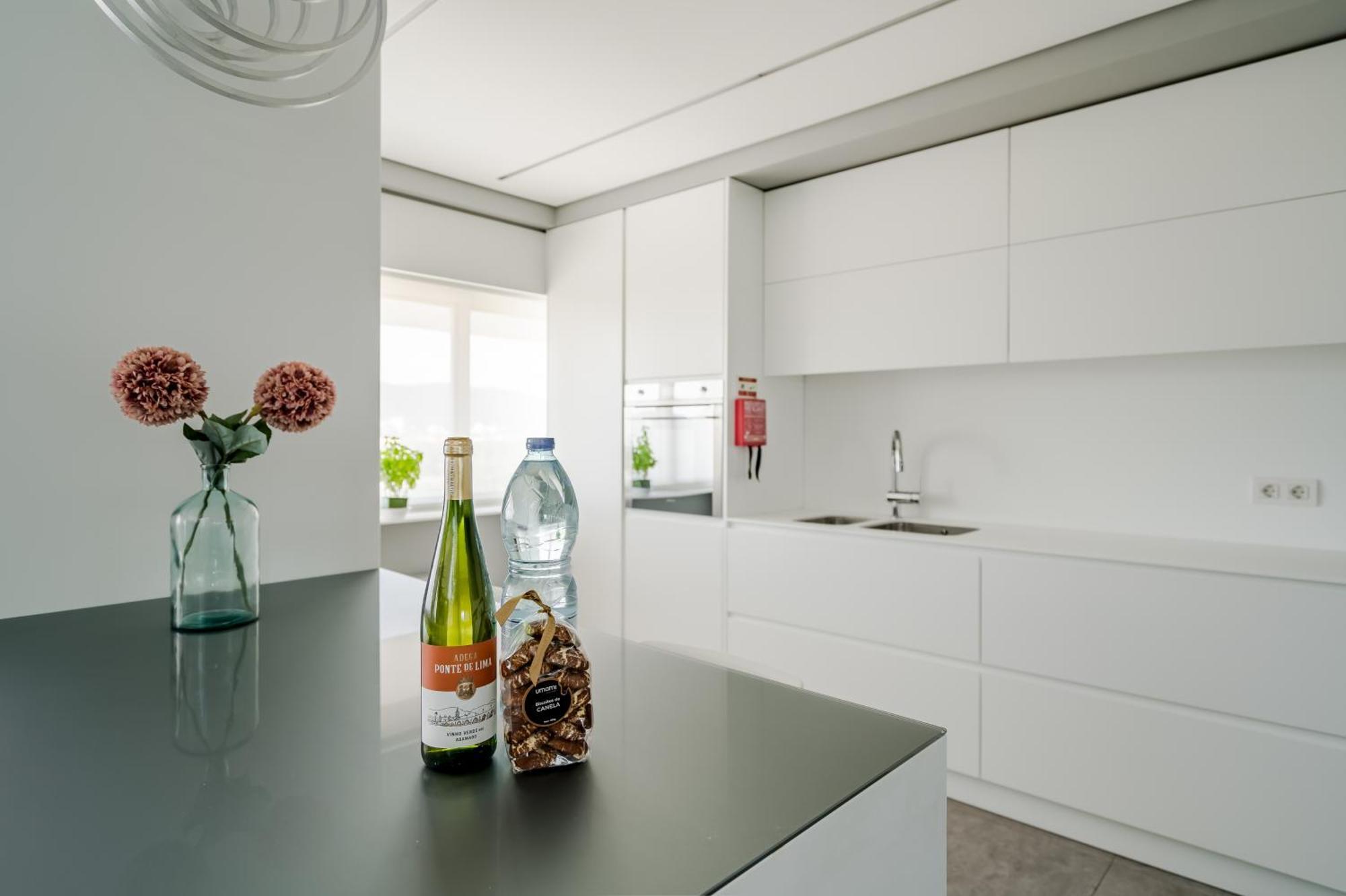 River Town View - Luxury Apartment With Jacuzzi On Terrace Виана-ду-Каштелу Экстерьер фото